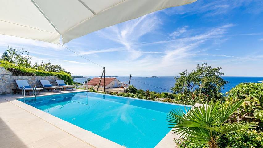 Villa for 14 personer, med terrasse i Mlini