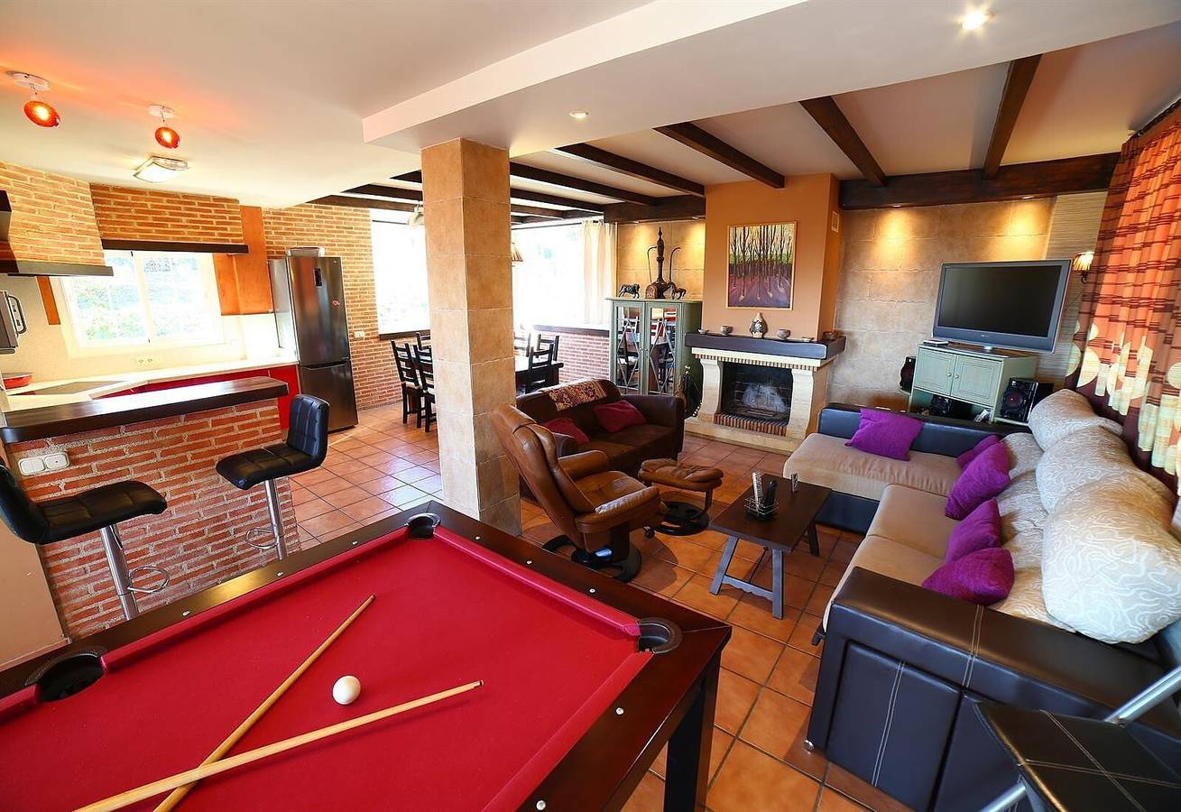 Villa Serymar avec vue sur montagne et mer, piscine privée, terrasse, A/C et Wifi. Animaux admis in Almuñecar, Costa Granadina