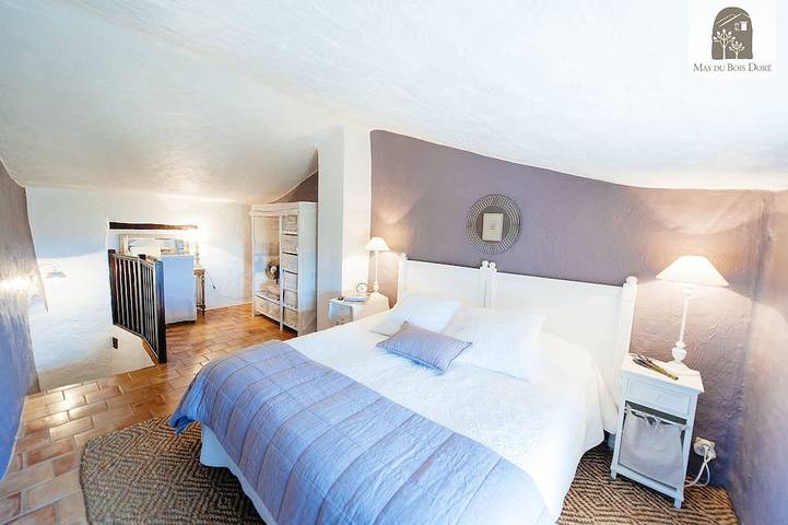 Location de vacances pour 3 personnes, avec sauna et jardin ainsi que jacuzzi et piscine à Mons (Var) - 2