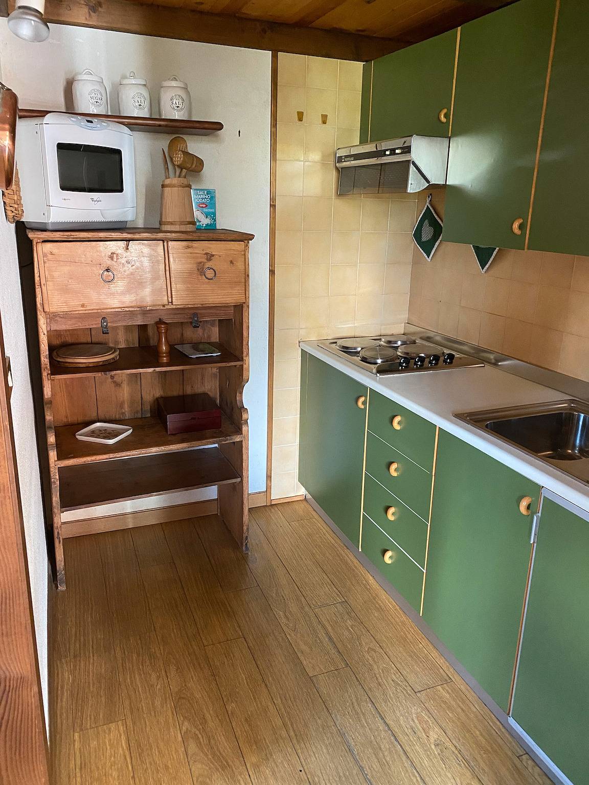 Apartamento entero, Apartamento 'Casa Serena' con vistas a la montaña, balcón y Wi-Fi in Cavalese, Dolomitas de Fiemme