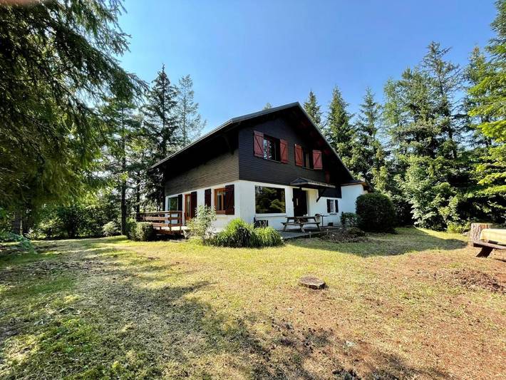 Maison de campagne pour 12 personnes, avec jardin à Saint-Sauveur-Camprieu