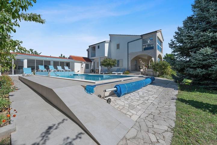 Villa für 14 Personen, mit Sauna und Garten sowie Whirlpool in Split-Dalmatien - 4