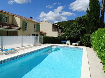 Cottage pour 9 personnes, avec piscine ainsi que terrasse et jardin à La Tour-sur-Orb