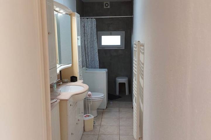 Location de vacances pour 3 personnes, avec terrasse et jardin à Simiane-Collongue - 3