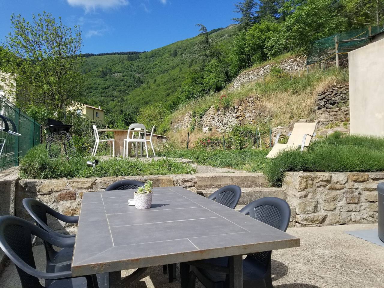 Maison de vacances 'Aux Portes De La Forêt' avec vue montagne, Wi-Fi et climatisation in Graissessac, Région de Béziers
