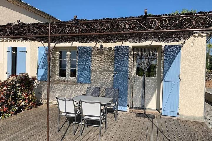 Location de vacances pour 2 personnes, avec Jacuzzi et Piscine à Chambonas