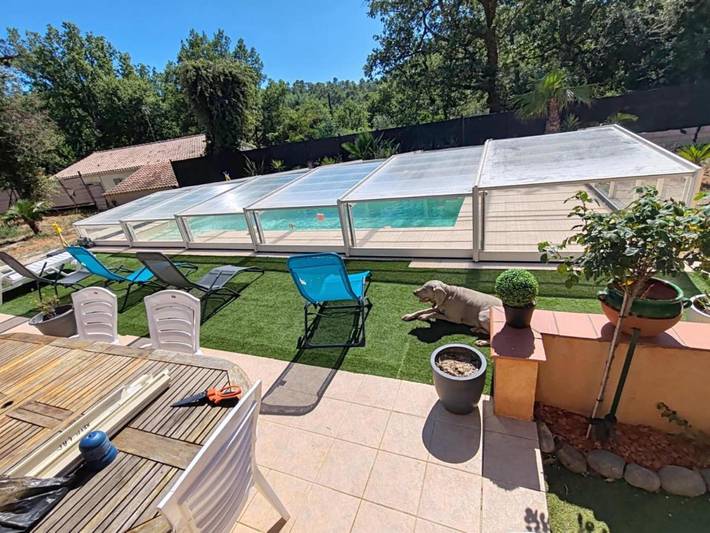 Location de vacances pour 10 personnes, avec piscine ainsi que jardin et vue à Sainte-Anastasie-sur-Issole - 4