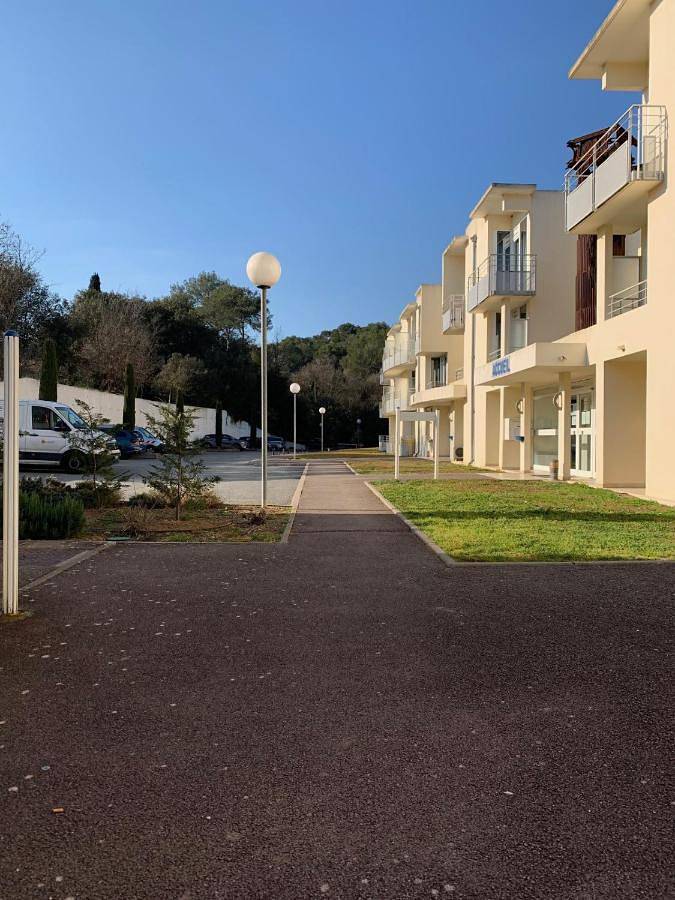Gîte pour 4 personnes, avec terrasse et piscine à Sophia Antipolis - 2