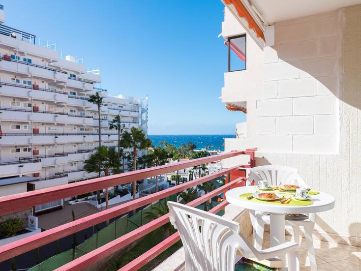 Gîte pour 2 personnes, avec vue sur l’océan ainsi que jardin et piscine, adapté aux familles à Costa Adeje - 2