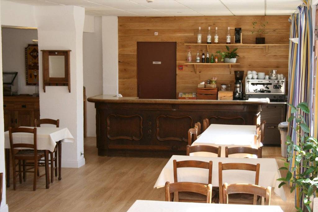 Entire apartment, Le Chastellan Double room/Chambre Double in Guillaumes, Nice region
