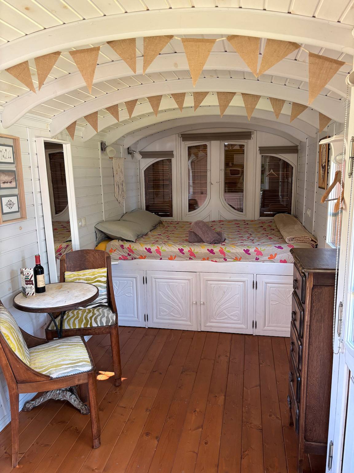 Appartement de vacances entier, Roulotte de charme au cœur du Périgord – Escapade romantique et nature in Saint-Sauveur (Dordogne), Périgord Pourpre