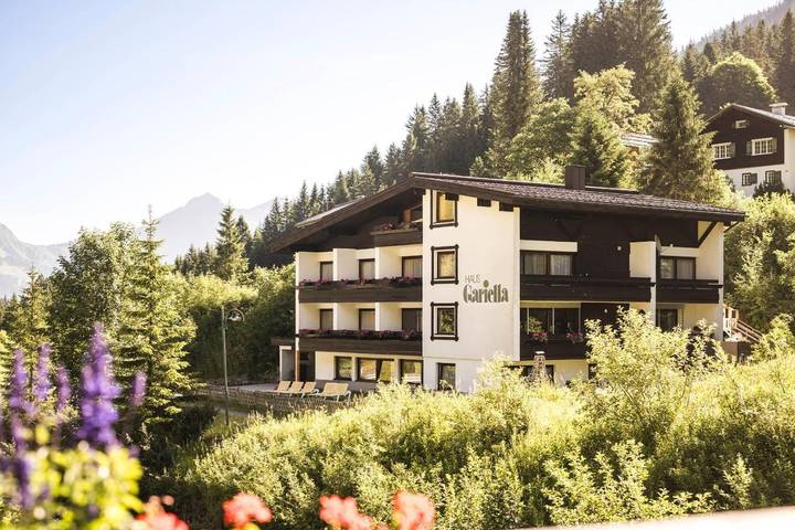 Ferienwohnung für 8 Personen, mit Balkon und Terrasse sowie Garten und Ausblick