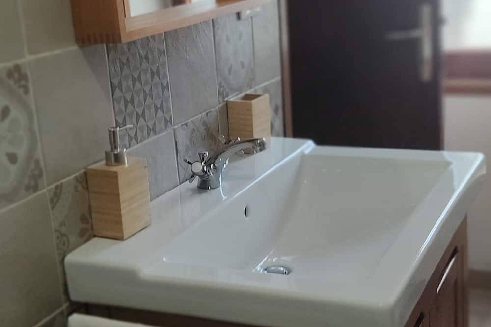 Experience authentic Abruzzo! Fedora's House in Capestrano, your ideal retreat. in Capestrano, Gran Sasso