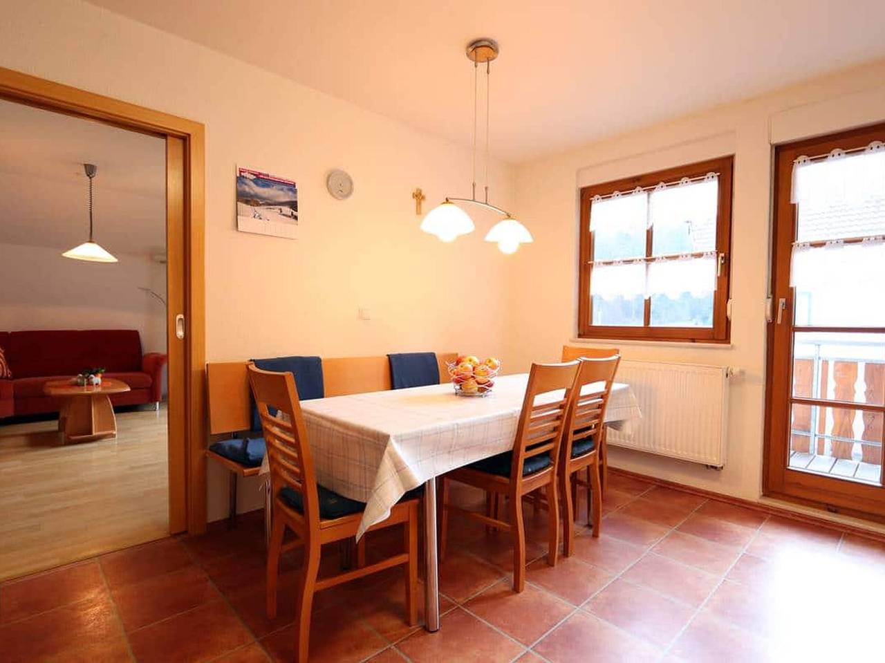 Ganze Wohnung, Ferienwohnung 'Blütenzauber' mit privater Terrasse, Gemeinschaftsgarten und Wlan in Durbach, Mittlerer Schwarzwald