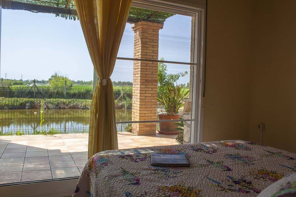 Huisje met prive zwembad, gratis wifi, speeltuin, 1,8 km van het strand in Terres de l'Ebre, Delta van de Ebro