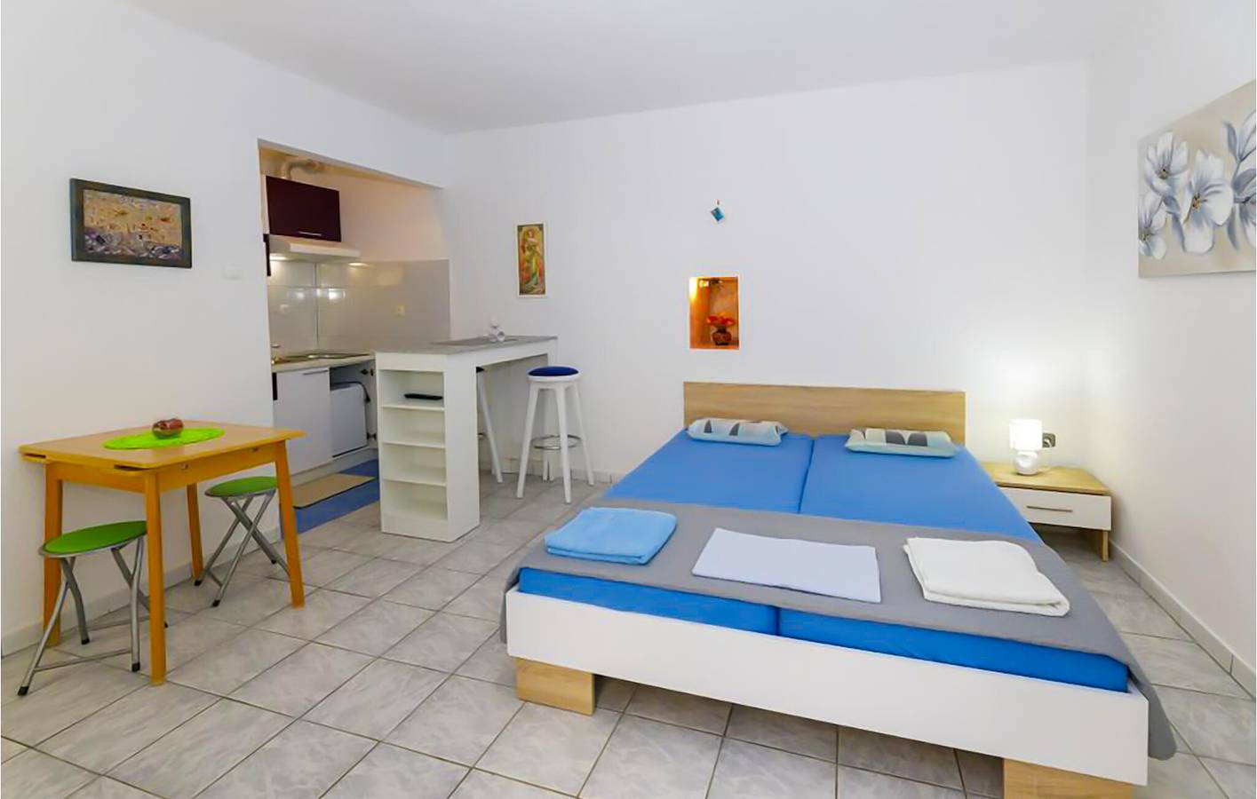 Ganze Ferienwohnung, Apartment mit Meerblick, Wifi, AC, Parkplatz und Terrasse - 2km zum Strand in Brela, Makarska Riviera