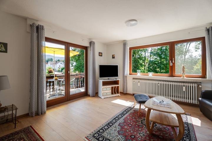Apartamento entero, Tranquilo apartamento "Haus Schwarzwaldblick" con vistas, balcón y wifi junto al arroyo in Bühl-Bühlertal (Baden-Württemberg), Ottersweier