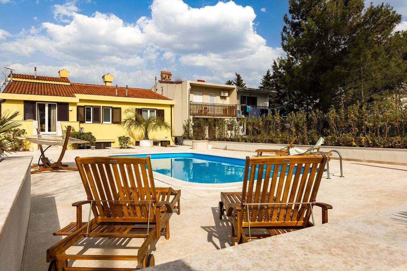 Holiday Home Punat Oasis – atemberaubender Sonnenuntergangs- und Meerblick & E-Ladegerät für Elektrofahrzeuge in Punat, Krk