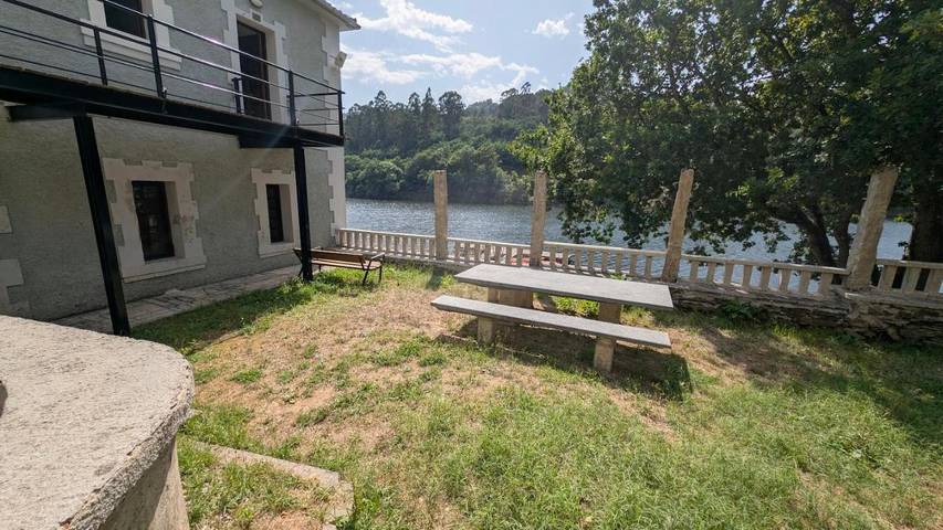 Casa de vacaciones para 4 personas, con Balcón y Terraza además de Jardín y Vistas al lago en Provincia de Orense