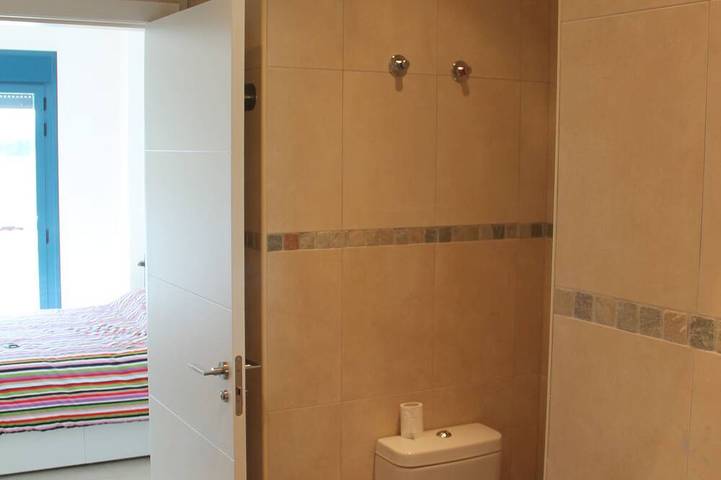Apartamento entero, Apartamento nuevo de lujo en 1ª línea de playa con vistas mar y montaña y Wi-Fi in El Palmar, Costa Blanca
