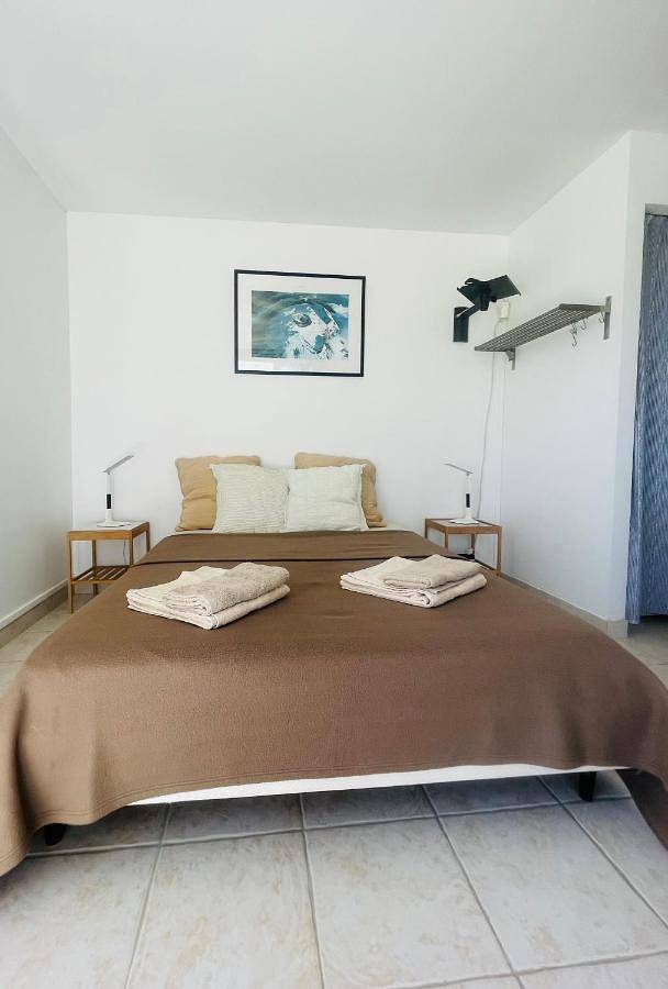 Gîte pour 2 personnes, avec jardin ainsi que terrasse et vue à Peyruis - 2