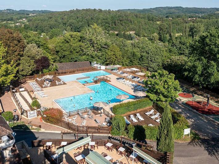Camping pour 4 personnes, avec Terrasse et Bassin pour enfant