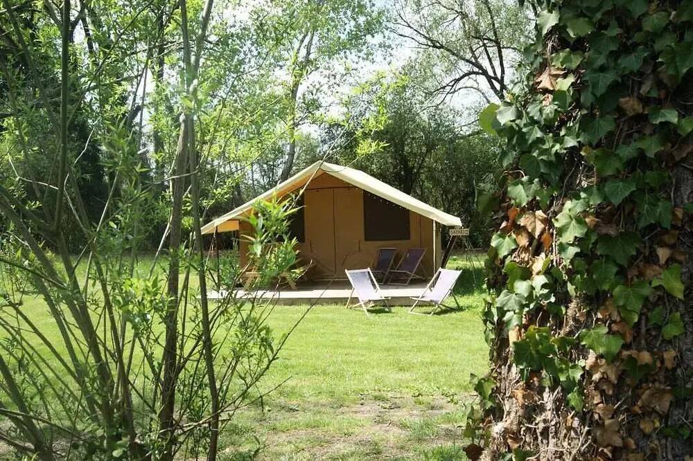 Camping pour 4 Personnes dans Vendoire, Périgord Vert