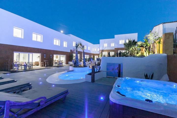 Chalet para 6 personas, con jardín además de jacuzzi y piscina, Se admiten mascotas en Provincia de Gerona - 3