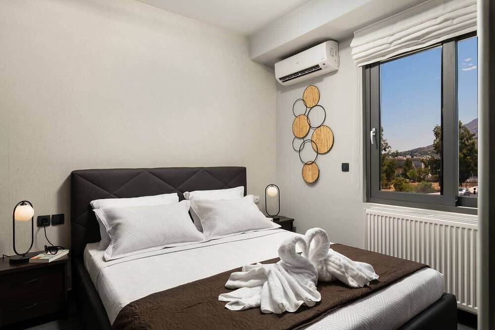 Lux 3bd Vacation Home w. Sauna & Rooftop Jacuzzi in Chania region