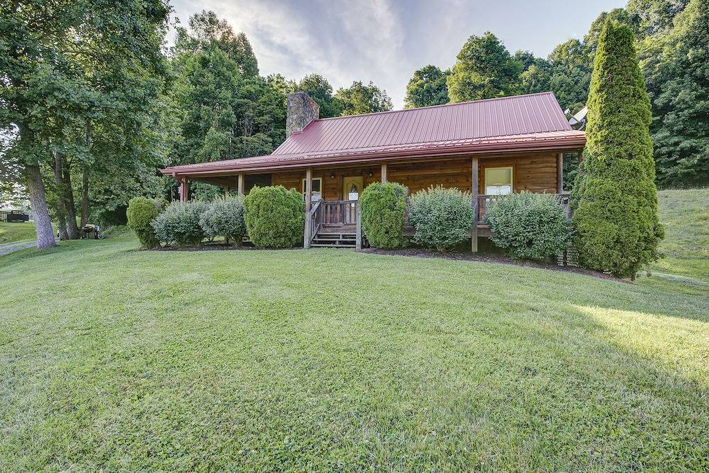 Log Cabin for 4 People in Carter County (TN)