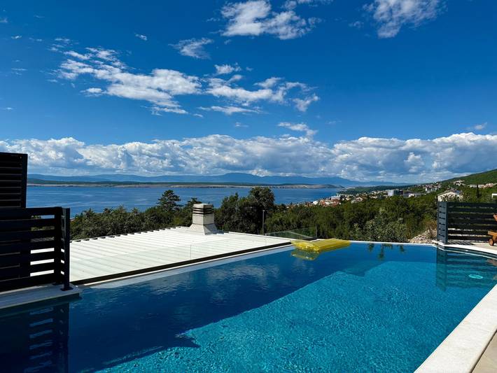Ferienhaus für 10 Personen, mit Pool und Balkon in Crikvenica