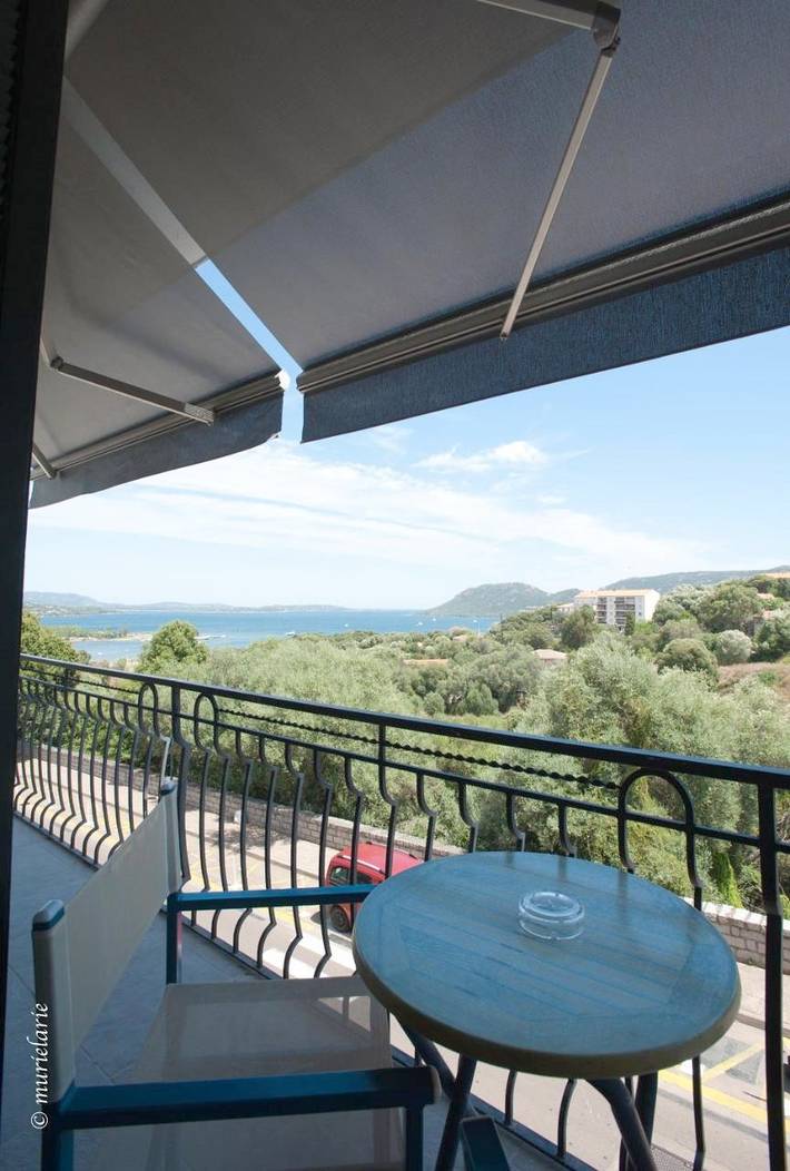 Appart’hôtel pour 3 personnes, avec piscine ainsi que vue et terrasse