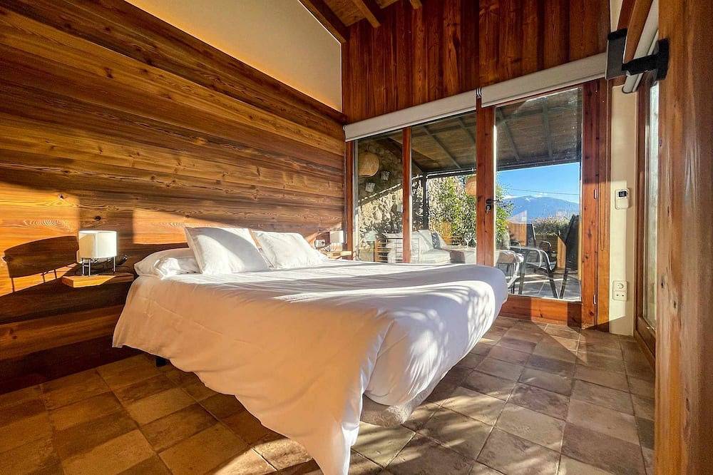 Entire apartment, Puigcerdà Cal Gatesques 4 in Puigcerdà, Catalan Pyrenees