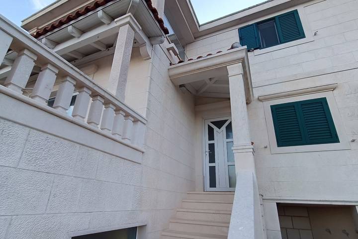 Ganze Wohnung, 3-Zimmer-Ferienwohnung mit Terrasse und Meerblick Sumartin, Brac -a in Sumartin, Brac