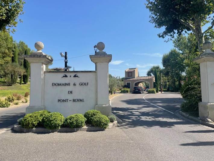 Location de vacances pour 2 personnes, avec piscine ainsi que vue et terrasse, animaux acceptés à Mallemort - 2