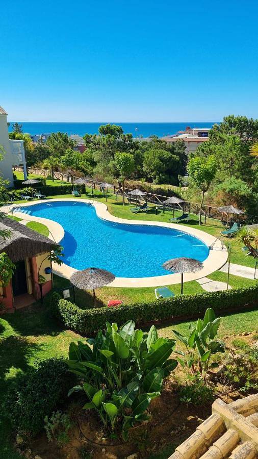 Apartamento para 6 personas, con vistas además de piscina y jardín en Islantilla
