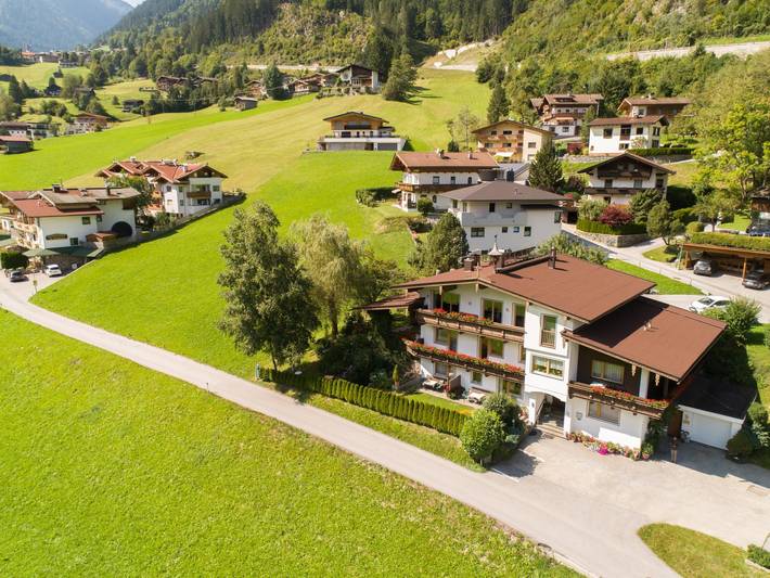 Ferienhaus für 12 Personen, mit Balkon und Terrasse sowie Garten in Finkenberg - 2
