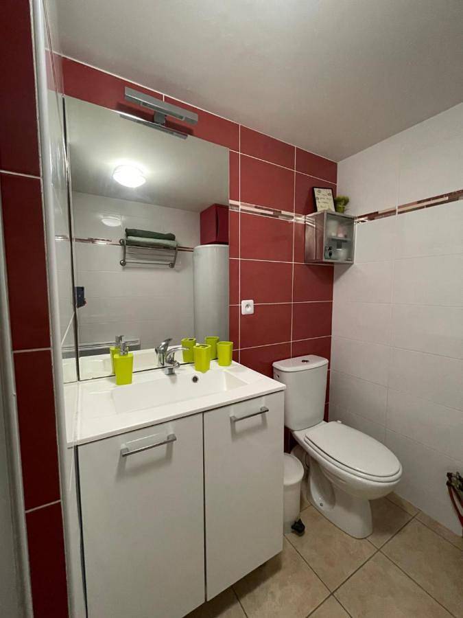 Gîte pour 7 personnes, avec vue et jardin à Vergisson - 2