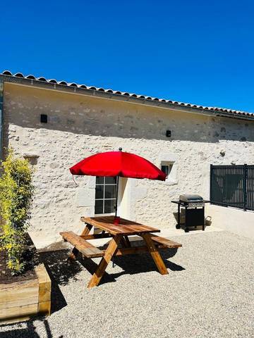 Gîte pour 6 personnes, avec jardin à Esclottes