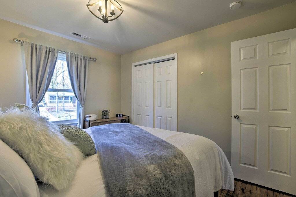 Sunny Family Home, 3 Mi to High Point Market! in High Point, Guilford County