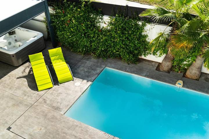 Location de vacances pour 8 personnes, avec jacuzzi ainsi que piscine et jardin, animaux acceptés à Lattes - 4