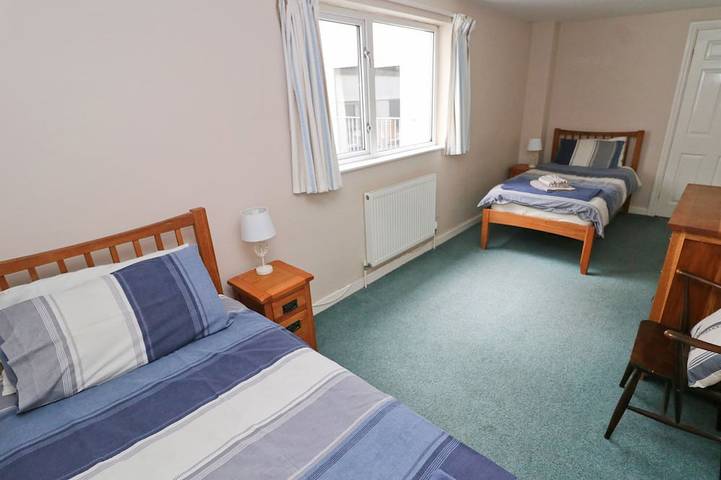 Entire apartment, Town centre apartment with parking- Dog friendly! in Padstow, Cornwall