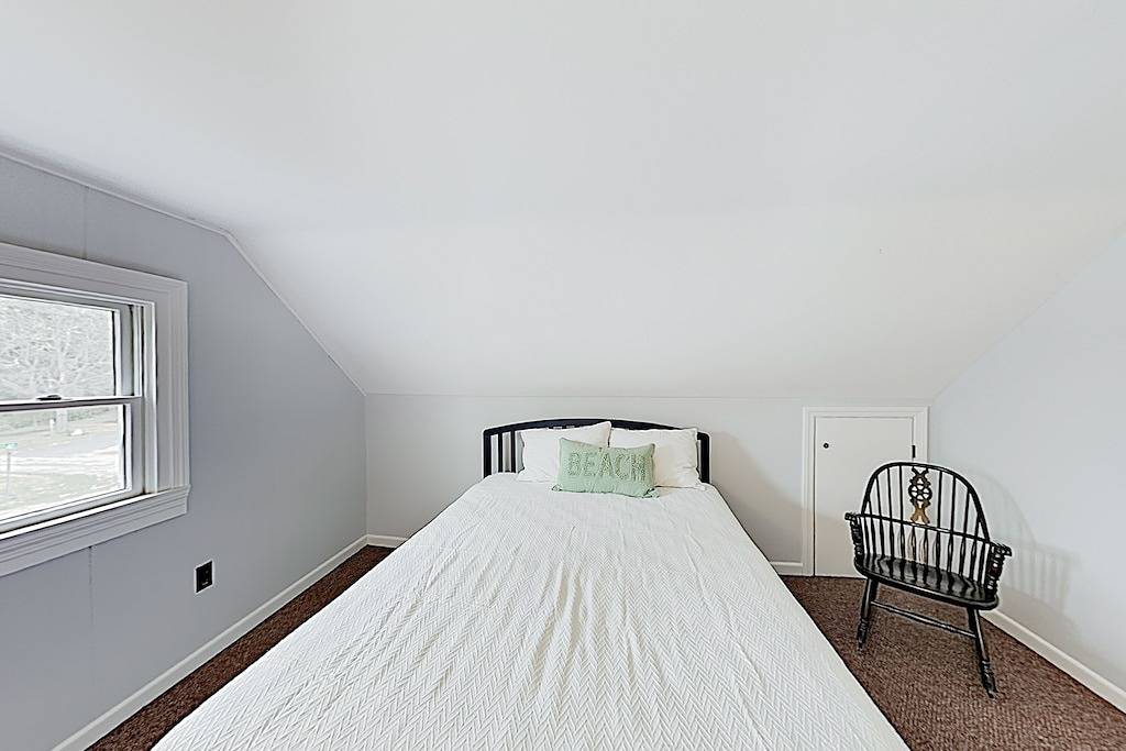 Beautiful Harwich home with large yard near Red River Beach & Main Street fun in Harwich Port, Harwich