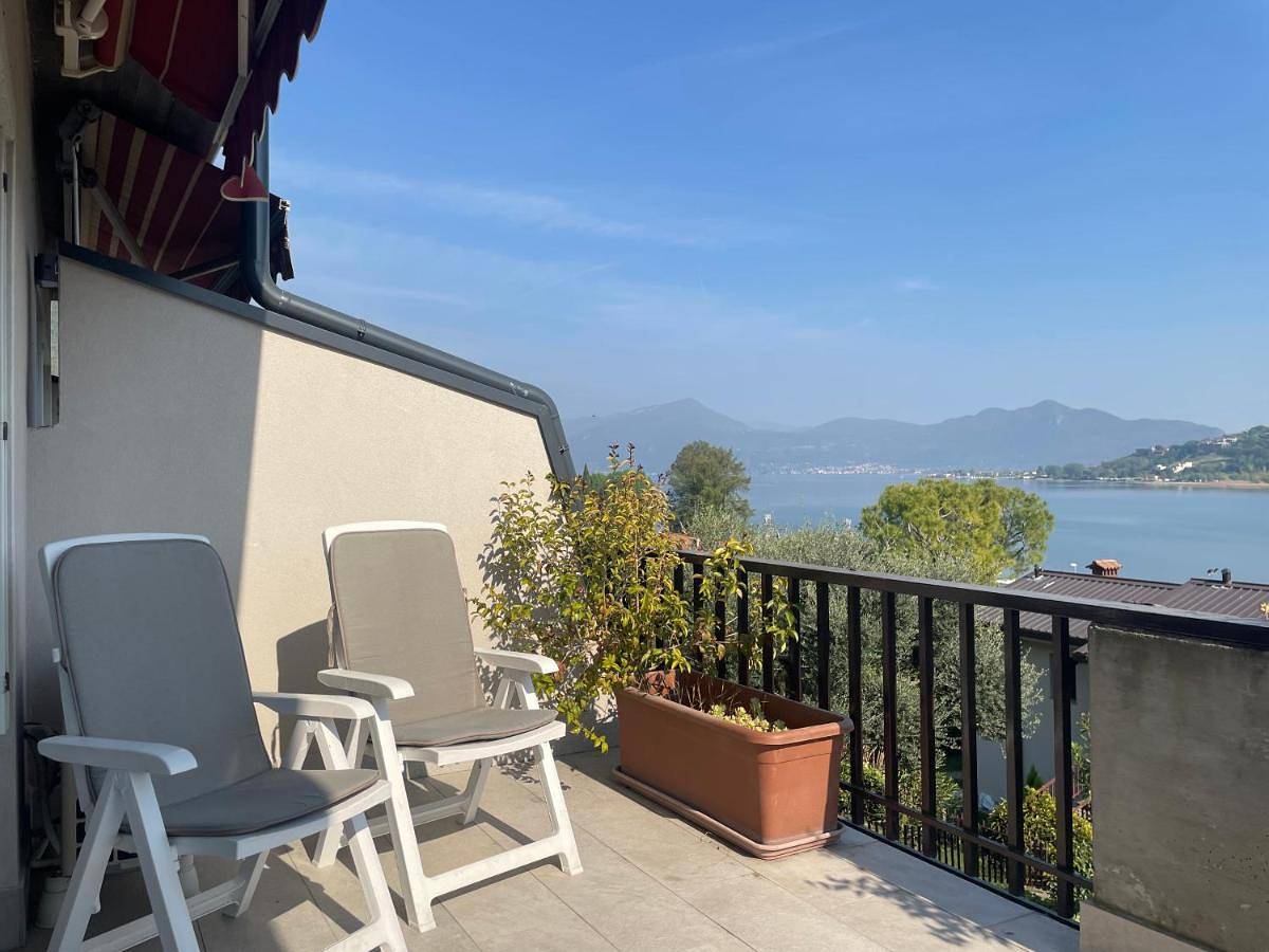 Sarnico Terrazza sul lago di Iseo in Sarnico, Iseosee