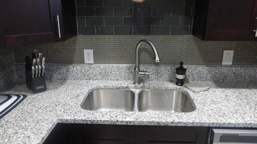 Dieses Reihenhaus ist 3 Schlafzimmer, 2 Badezimmer, gelegen in Decatur, Ga. in Decatur, Georgia