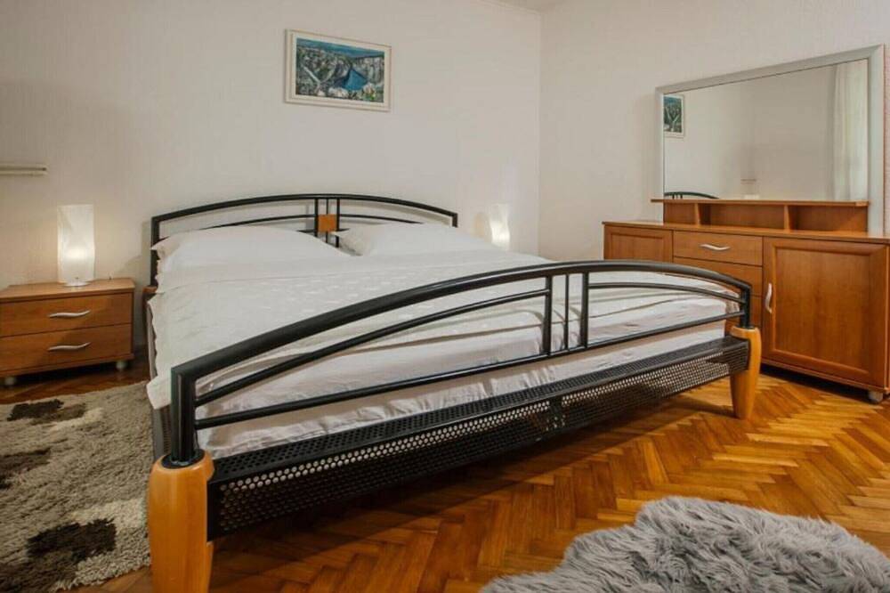 Villa Ante with Outdoor Pool in Imotski, Makarska Riviera