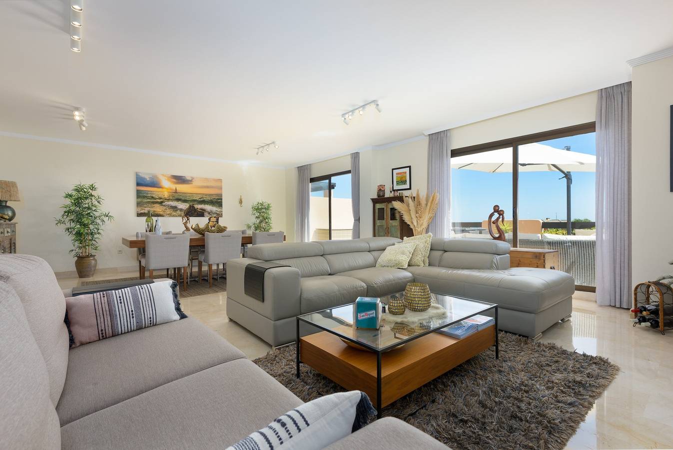 Entire apartment, Apartment 'Casares Beach luxe penthouse' with Sea View, Wi-Fi and Air Conditioning in Playa Ancha, Casares