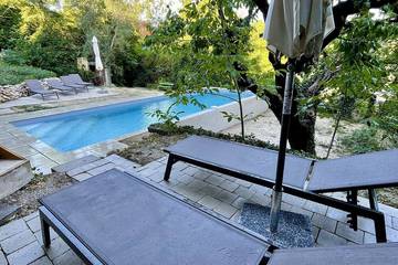Gîte pour 5 personnes, avec jardin ainsi que jacuzzi et balcon à Peypin-d'Aigues