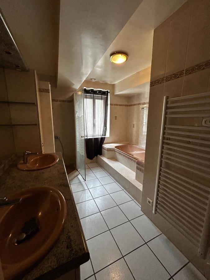 Gîte pour 8 personnes, avec balcon à Dun-le-Palestel - 2