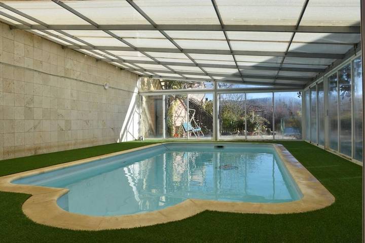 Casa rural para 16 personas, con Balcón y Terraza además de Jardín y Piscina en Teruel
